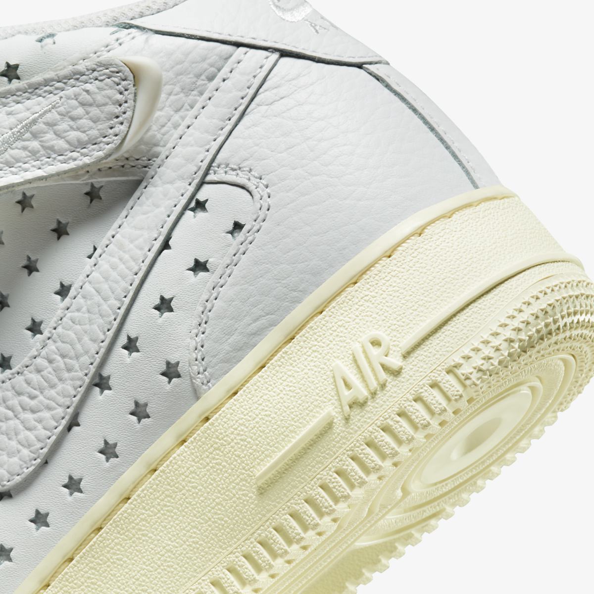 Кроссовки NIKE WMNS AIR FORCE 1 MID CUT-OUT STARS